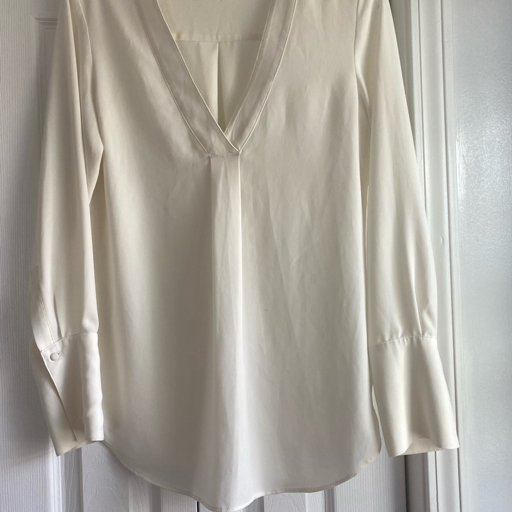 Women's Cream V-Neck Long-Sleeve Top